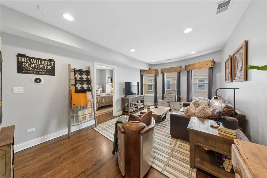 7409 N Hoyne Avenue #3, Chicago, IL 60645 - #2