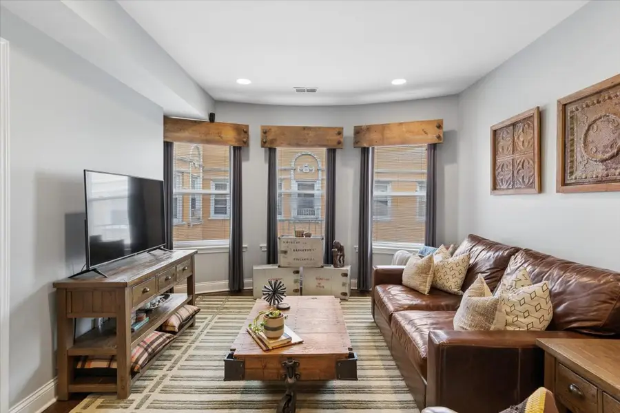 7409 N Hoyne Avenue #3, Chicago, IL 60645 - #3