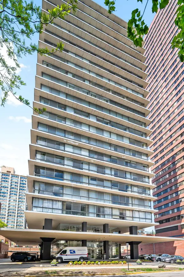 320 W Oakdale Avenue #702, Chicago, IL 60657