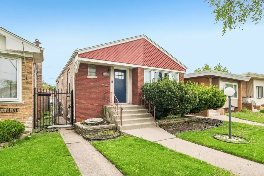 9023 S Oglesby Avenue, Chicago, IL 60617 - #2