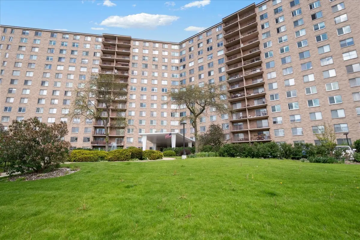 6833 N Kedzie Avenue #701, Chicago, IL 60645 - #1