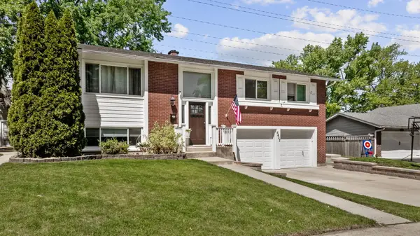 6402 Macarthur Drive, Woodridge, IL 60517