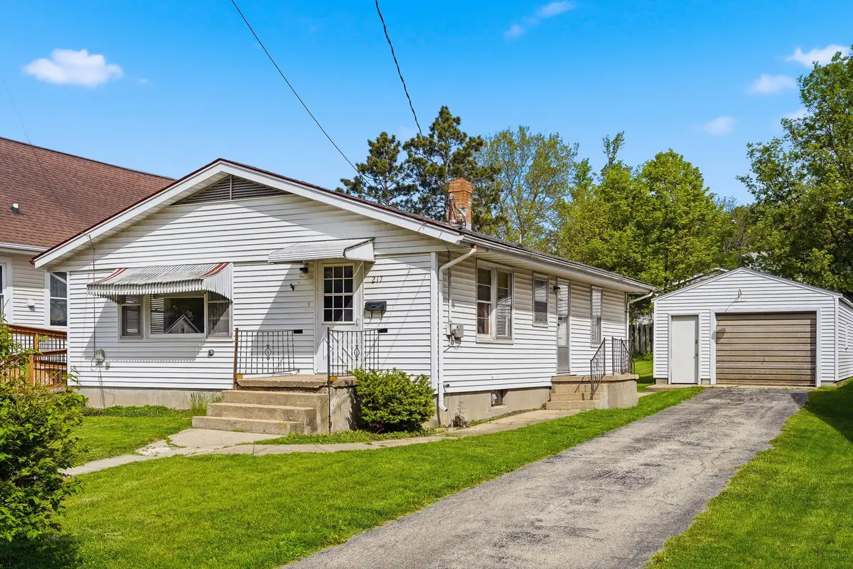 217 W Morgan Street, Dixon, IL 61021 - #1