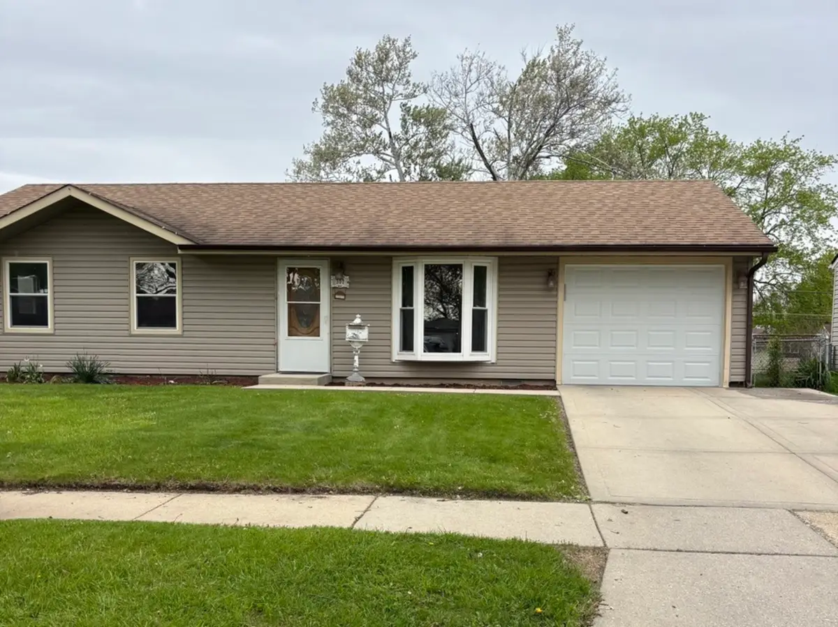 302 Ridge Circle, Streamwood, IL 60107 - #1