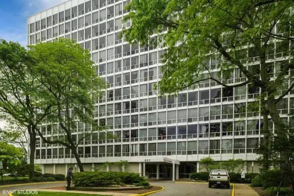 601 E 32nd Street #800, Chicago, IL 60616