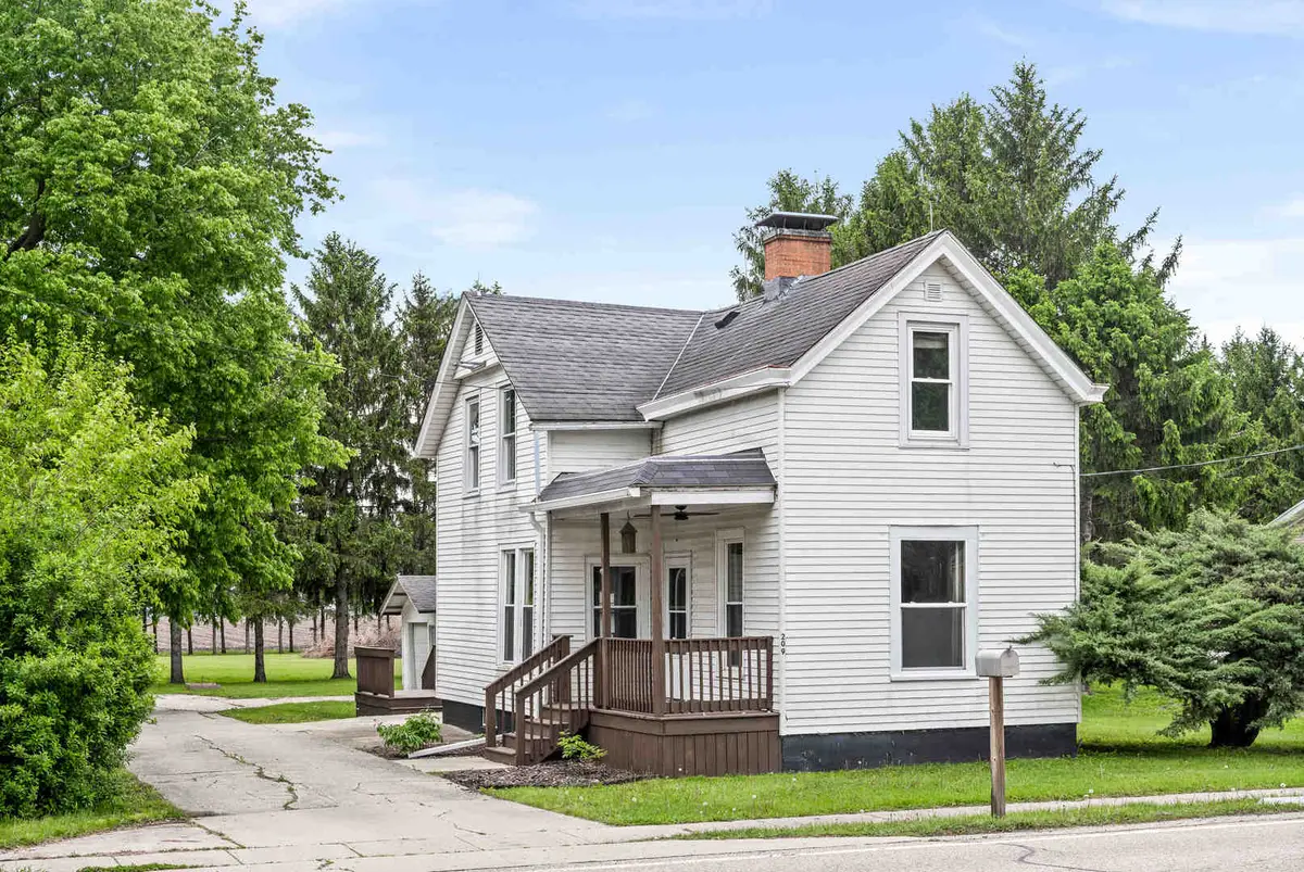 209 S Division Street, Stanford, IL 61774 - #1