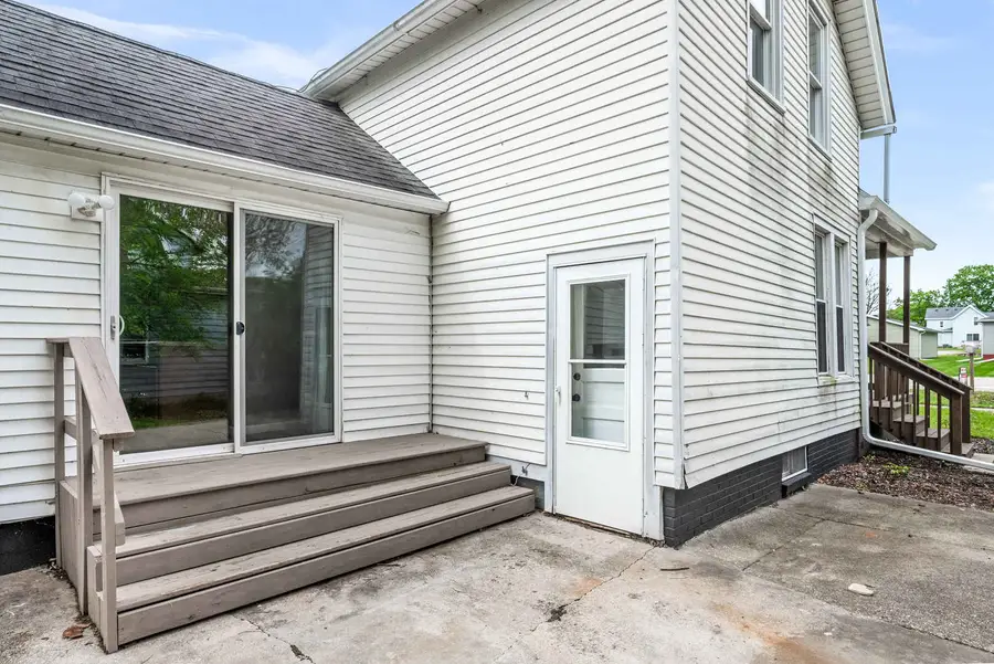 209 S Division Street, Stanford, IL 61774 - #2