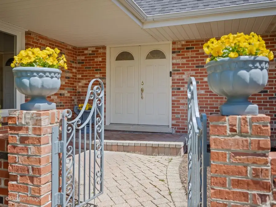 6457 Rodgers Drive, Willowbrook, IL 60527 - #2