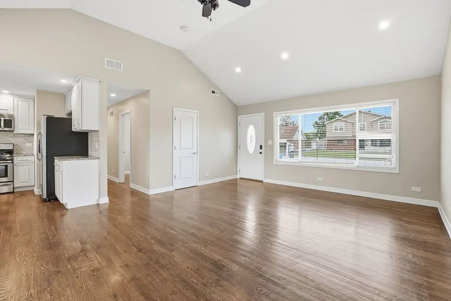 8718 Cranbrook Lane, Bridgeview, IL 60455 - #3