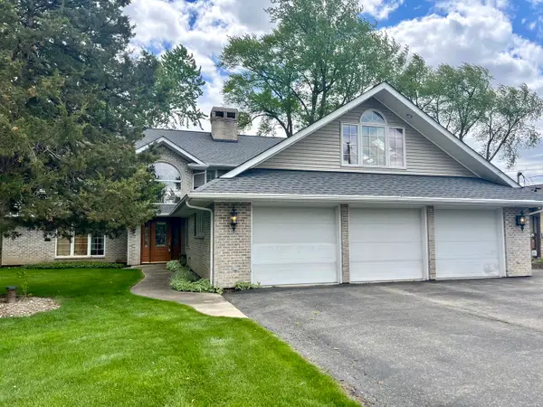 2401 Fairview Avenue, Johnsburg, IL 60051