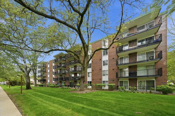 5S040 Pebblewood Lane #W103, Naperville, IL 60563