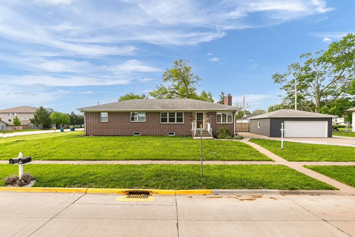 105 W Price Street, Eldridge, IA 52748 - #1