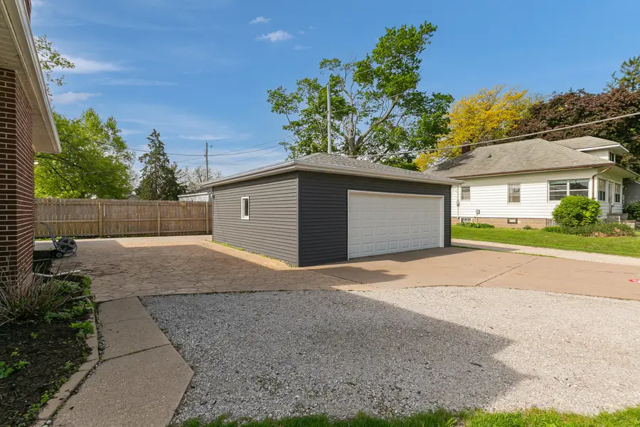 105 W Price Street, Eldridge, IA 52748 - #3