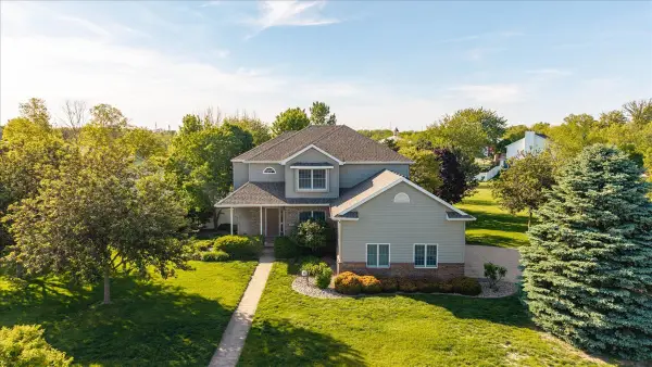 102 Meadowland Drive, Lexington, IL 61753