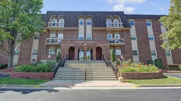 1501 Darien Lake Drive #208, Darien, IL 60561