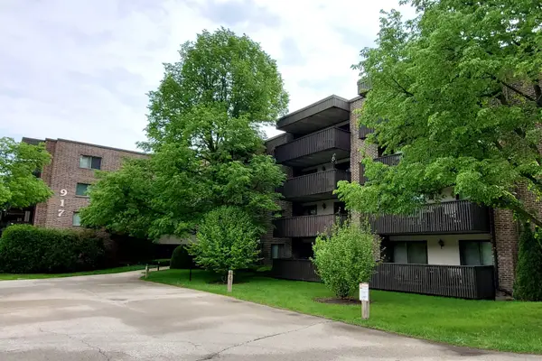 917 Vose Drive #411, Gurnee, IL 60031