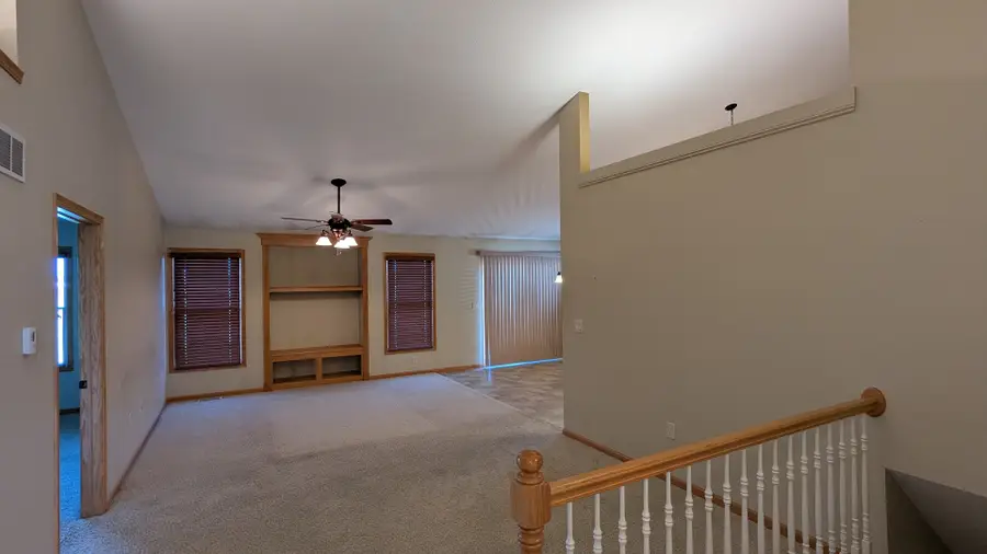 5431 Northwest Circle, Davenport, IA 52806 - #2