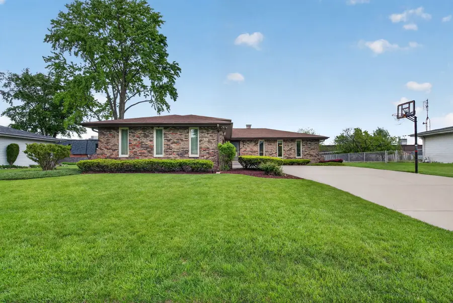 106 N Brookshore Drive, Shorewood, IL 60404 - #2