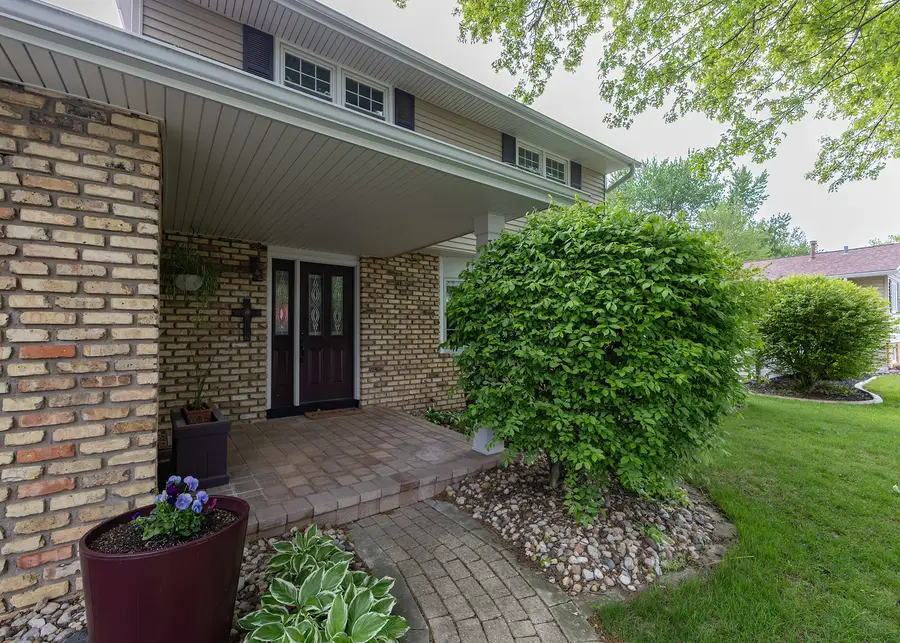 3805 Kenwood Avenue, Davenport, IA 52807 - #2