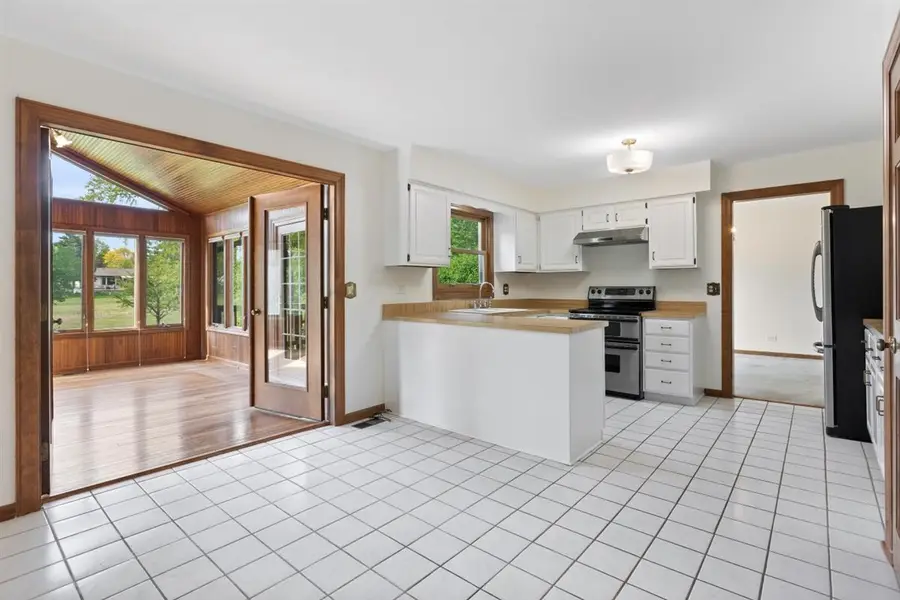 321 Ashwood Drive, Schaumburg, IL 60193 - #2
