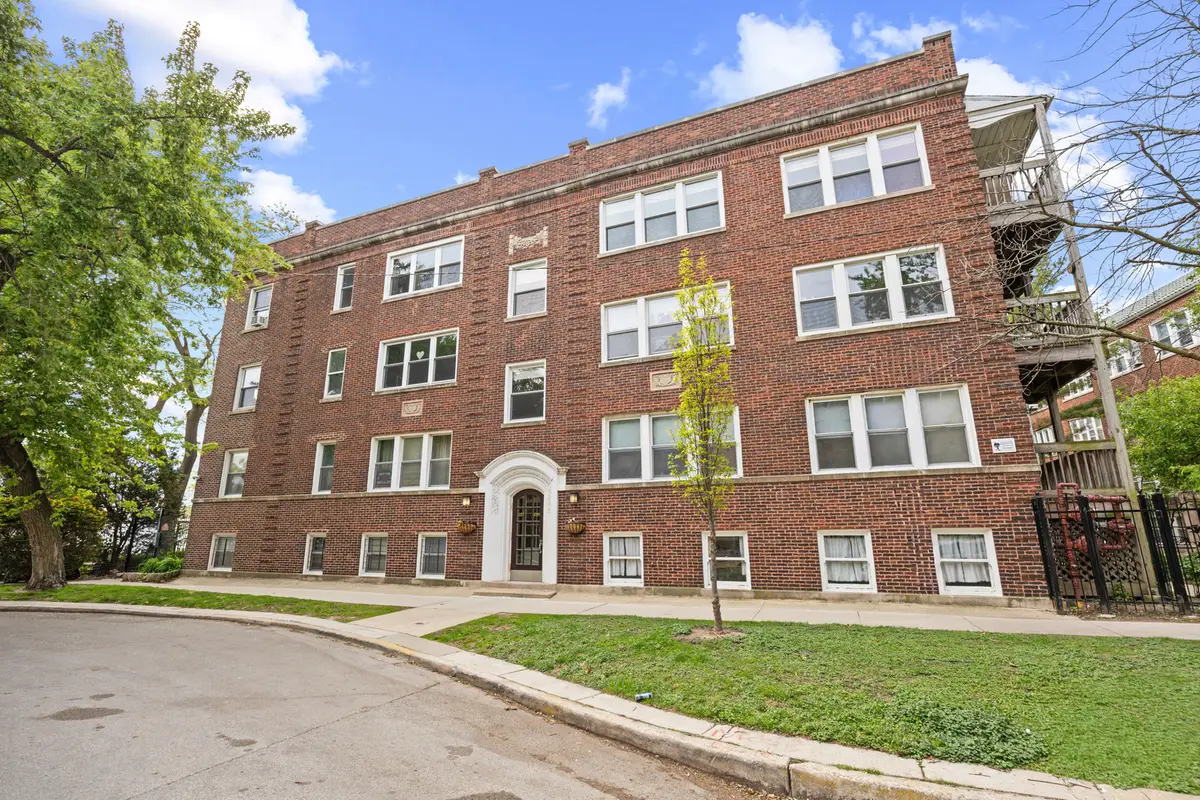 1221 W Jarvis Avenue #2, Chicago, IL 60626 - #1