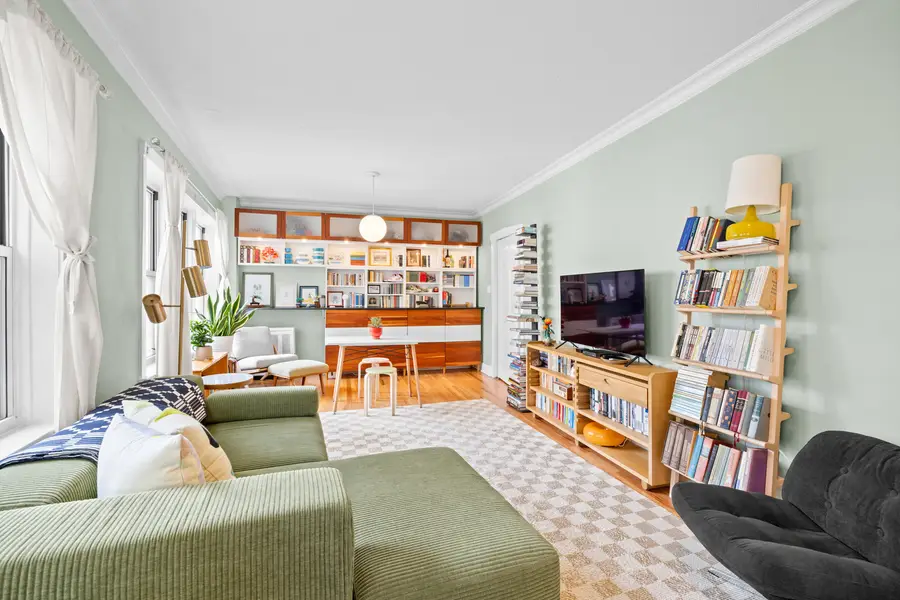 1221 W Jarvis Avenue #2, Chicago, IL 60626 - #3