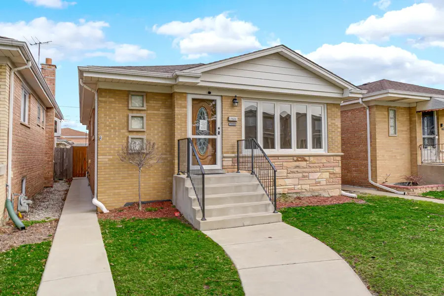 7520 W Carmen Avenue, Harwood Heights, IL 60706 - #3
