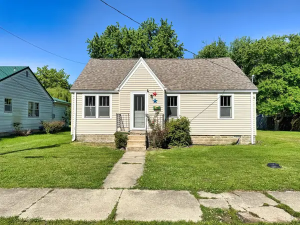 426 S Locust Street, Flora, IL 62839