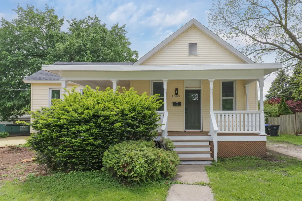 1308 W Market Street, Bloomington, IL 61701 - #1
