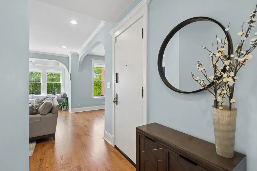 1328 W Bryn Mawr Avenue #3, Chicago, IL 60660 - #2