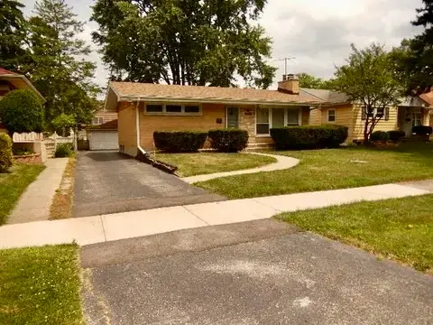 223 S Lincoln Street, Westmont, IL 60559