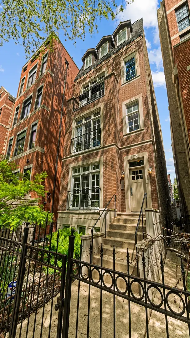 820 W Buckingham Place #1, Chicago, IL 60657 - #1