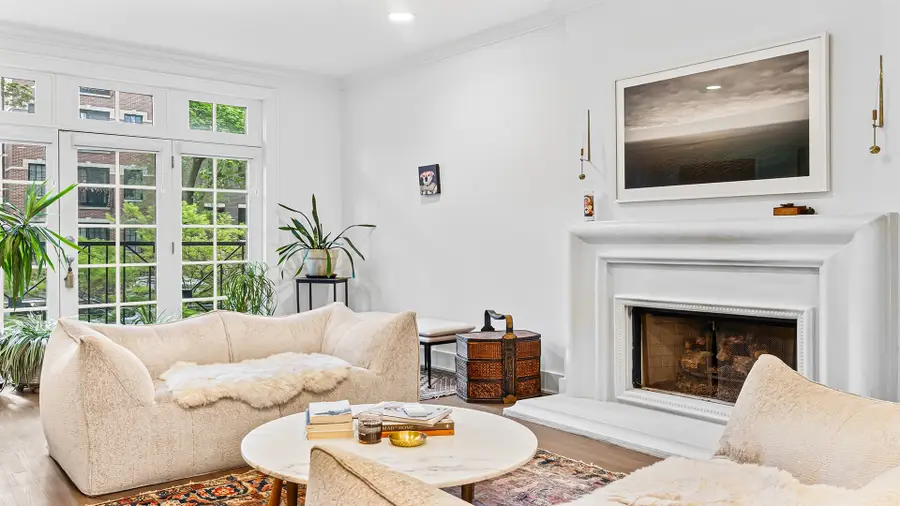 820 W Buckingham Place #1, Chicago, IL 60657 - #3