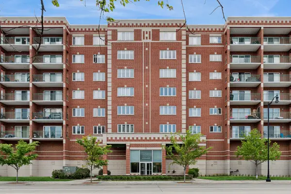 650 S River Road #301, Des Plaines, IL 60016