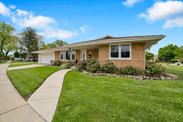 5549 W 102nd Street, Oak Lawn, IL 60453