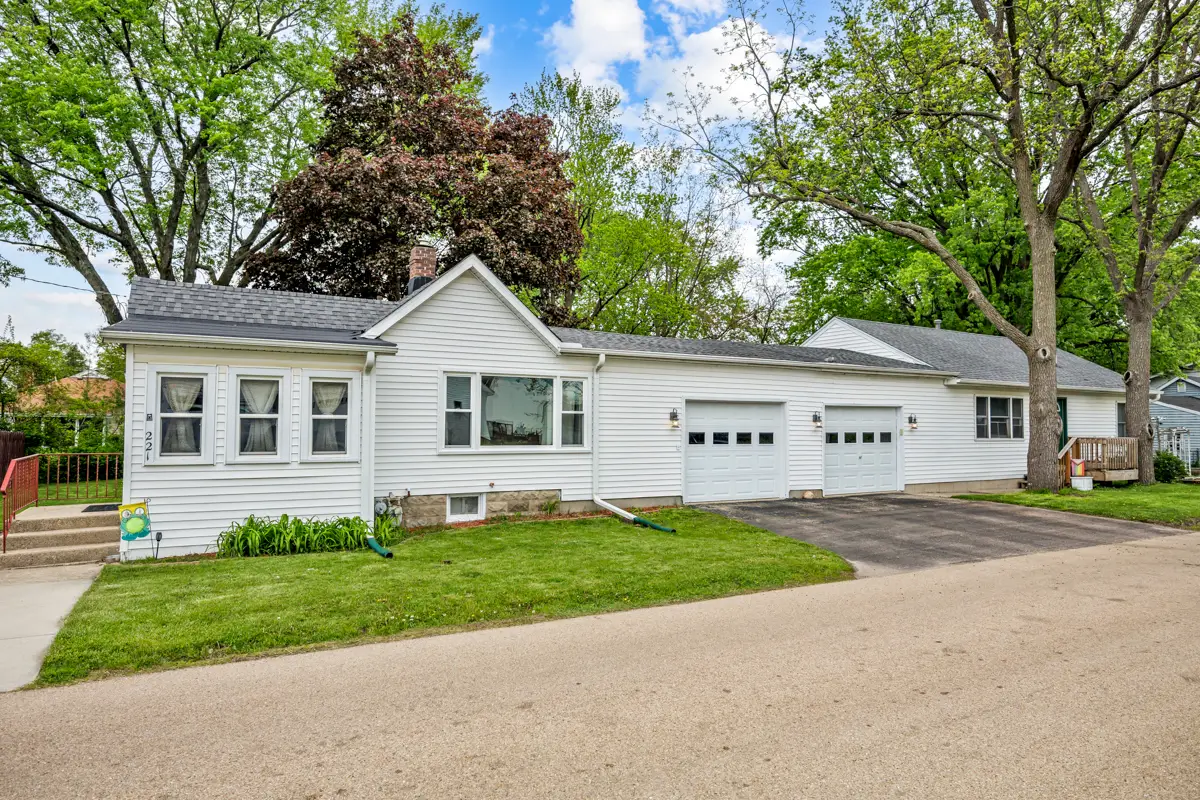 221-223 Ellen Street, Sycamore, IL 60178 - #1