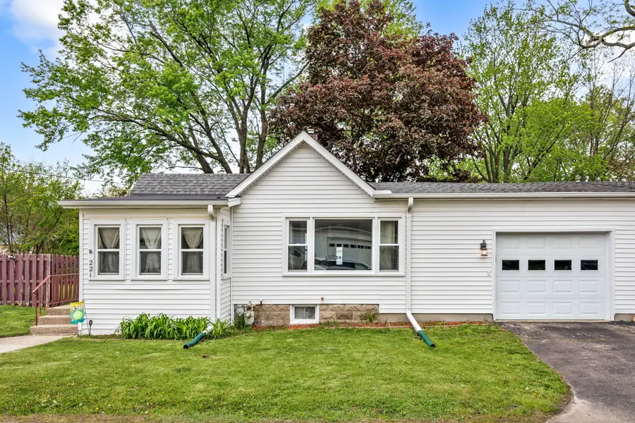 221-223 Ellen Street, Sycamore, IL 60178 - #3