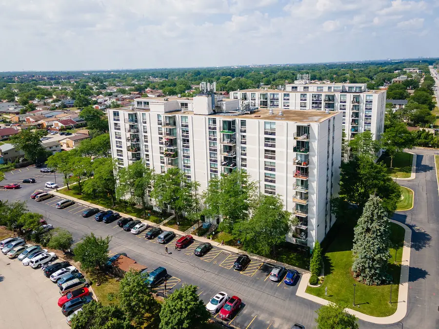 9001 Golf Road #9C, Des Plaines, IL 60016 - #2