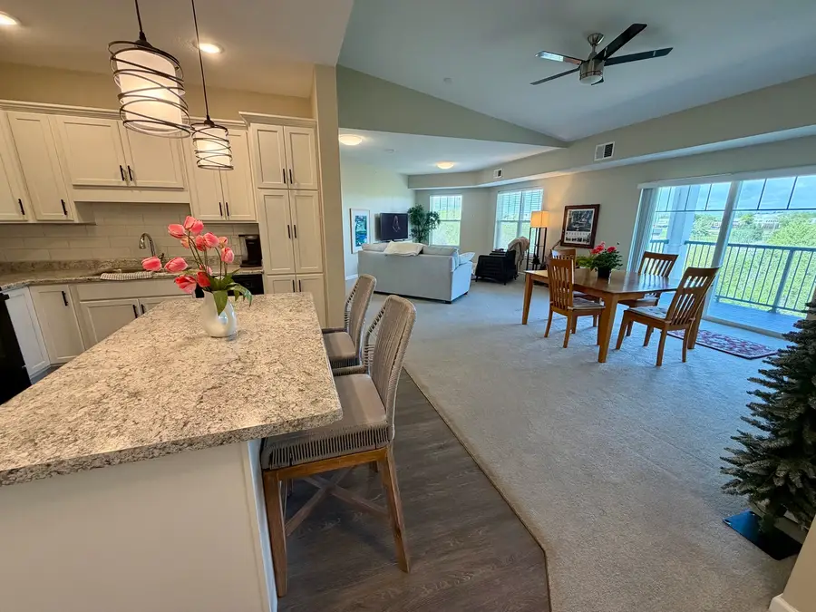 2592 Middle Road #315, Bettendorf, IA 52722 - #3