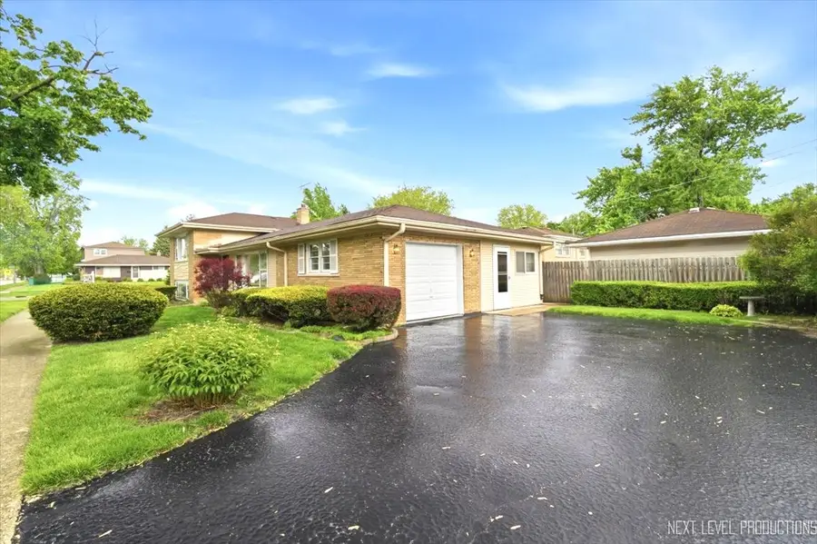 512 N Harvard Avenue, Villa Park, IL 60181 - #2