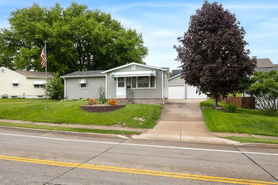 4423 N Pine Street, Davenport, IA 52806 - #2