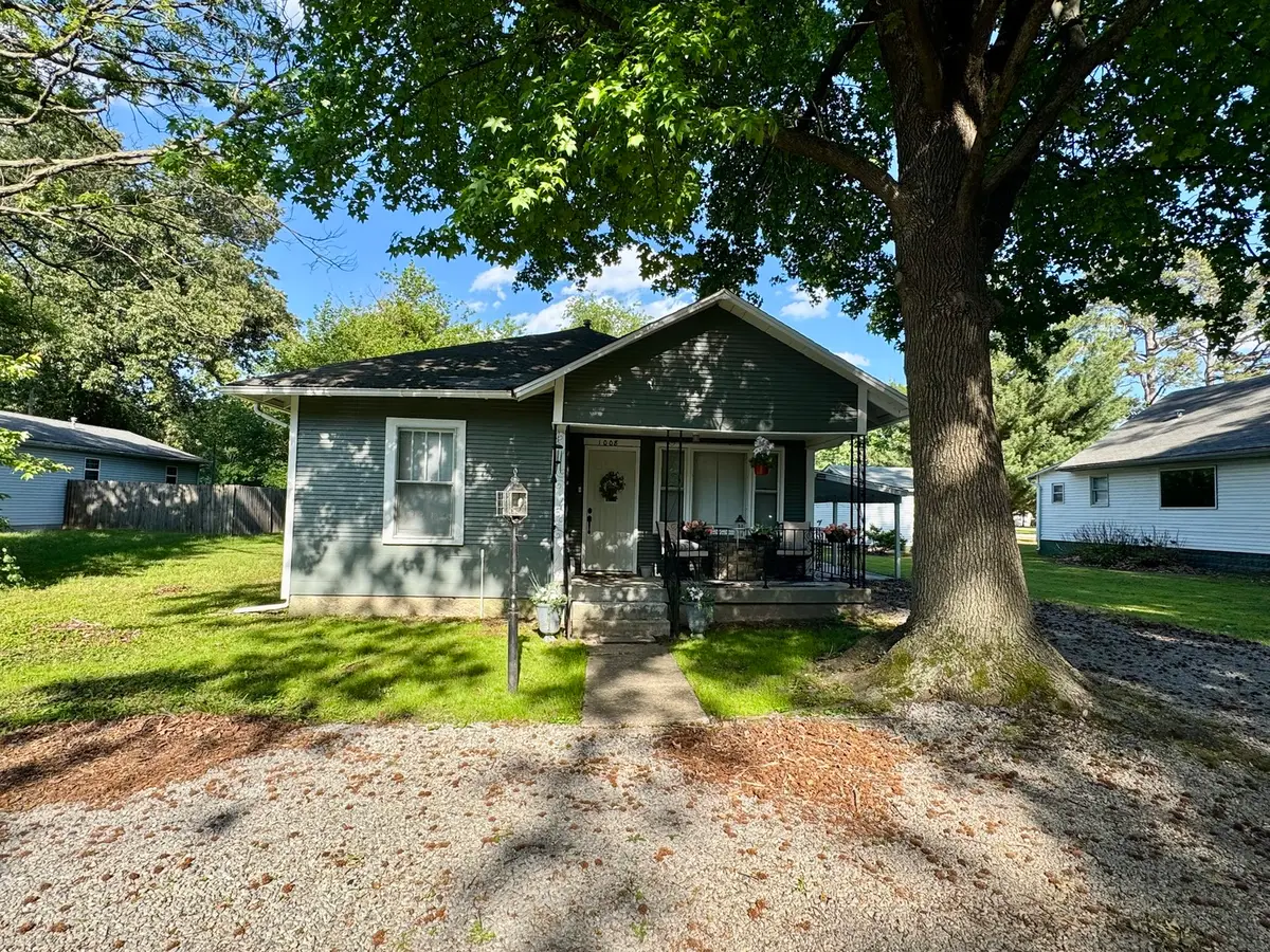 1008 S Commercial Street, Benton, IL 62812 - #1