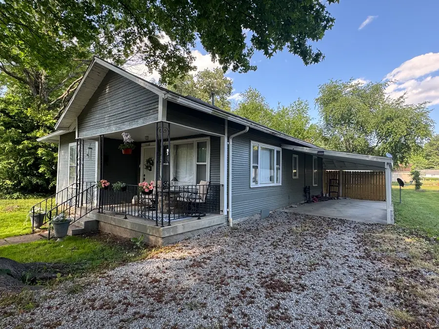 1008 S Commercial Street, Benton, IL 62812 - #2