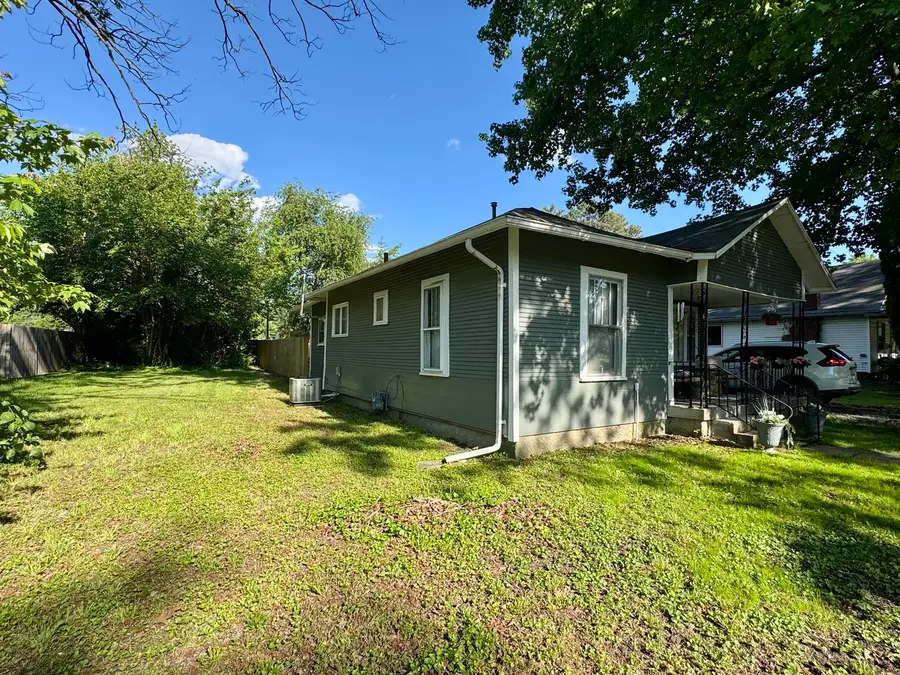 1008 S Commercial Street, Benton, IL 62812 - #3