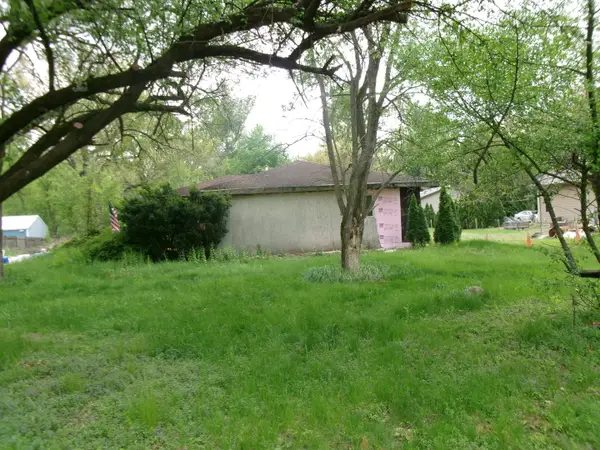 5112 E Boy Scout Road, St. Anne, IL 60964