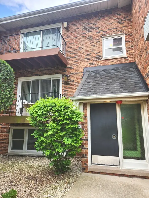 5631 6th Avenue #2C, Countryside, IL 60525