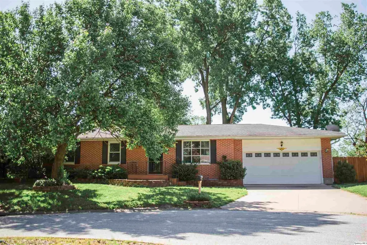 1221 S 26th, Quincy, IL 62301 - #1