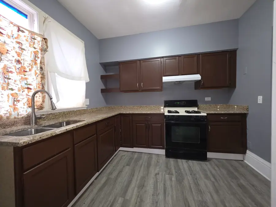112 W 2nd Street, Belvidere, IL 61008 - #3