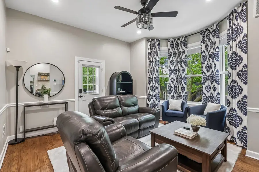 2105 W Barry Avenue #2, Chicago, IL 60618 - #2