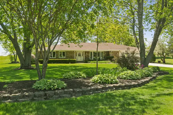 135 Hillcrest Court, Barrington, IL 60010